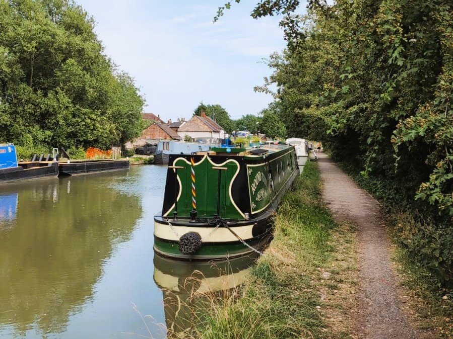 A Pretty Narrowboat Mooring